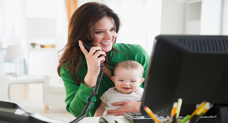 10 Tech-Savvy Stats About Moms
